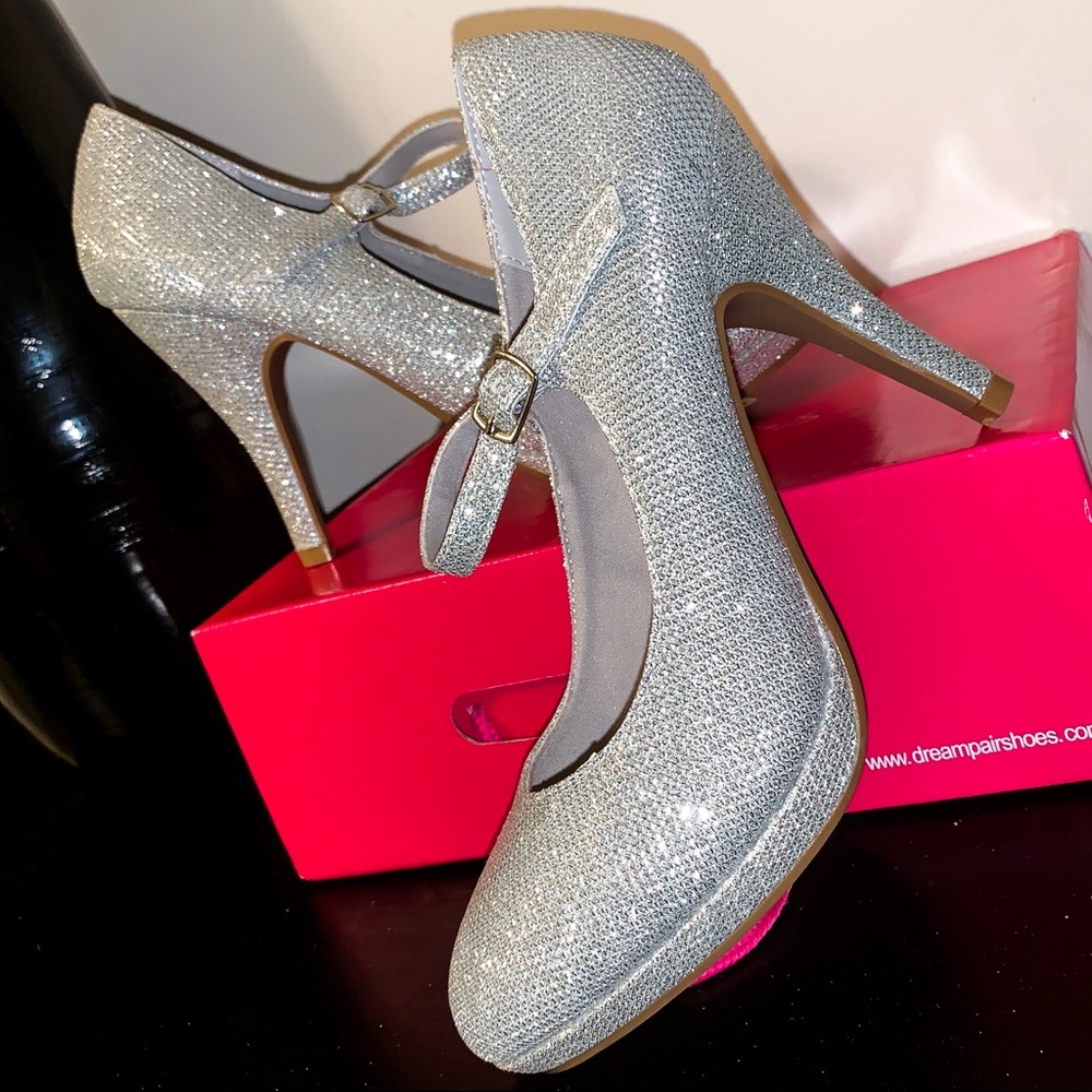 NWT DREAM PAIRS Lilica Mary Jane’s  |  Size 8.5